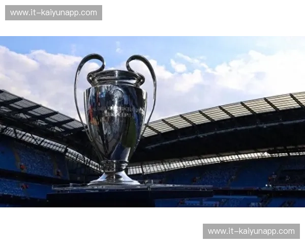 永恒的红蓝与纯白的宿命：当欧冠赛场再次响起国家德比的号角